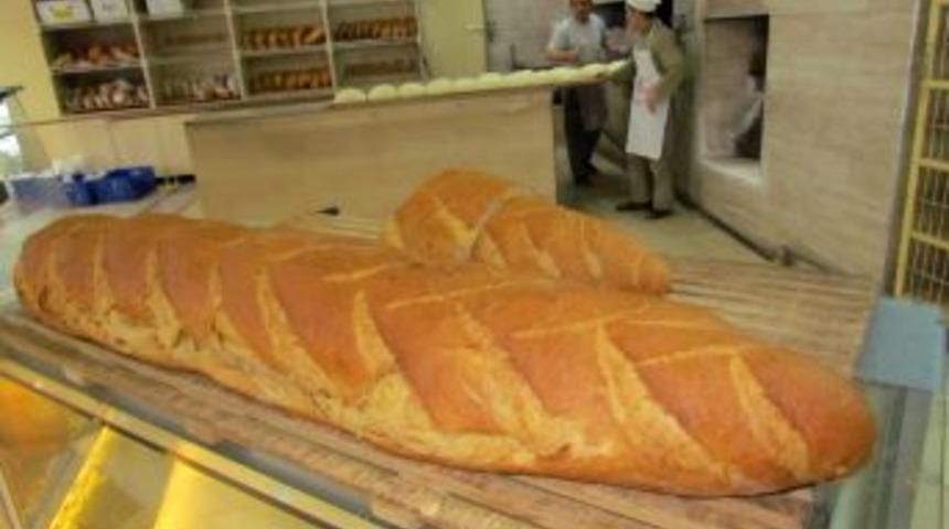 &Ccedil;orlu'da &Uuml;retilen Devasa B&uuml;y&uuml;kl&uuml;kteki Balina Ekmek B&uuml;y&uuml;k Ilgi G&ouml;r&uuml;yor