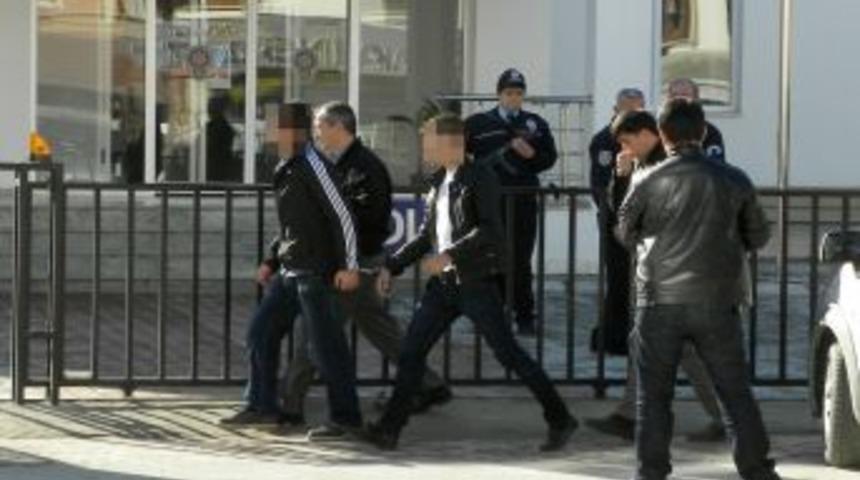 Uyuşturucu Sattıkları Öne Sürülen Iki Üniversiteli Gözaltına Alındı