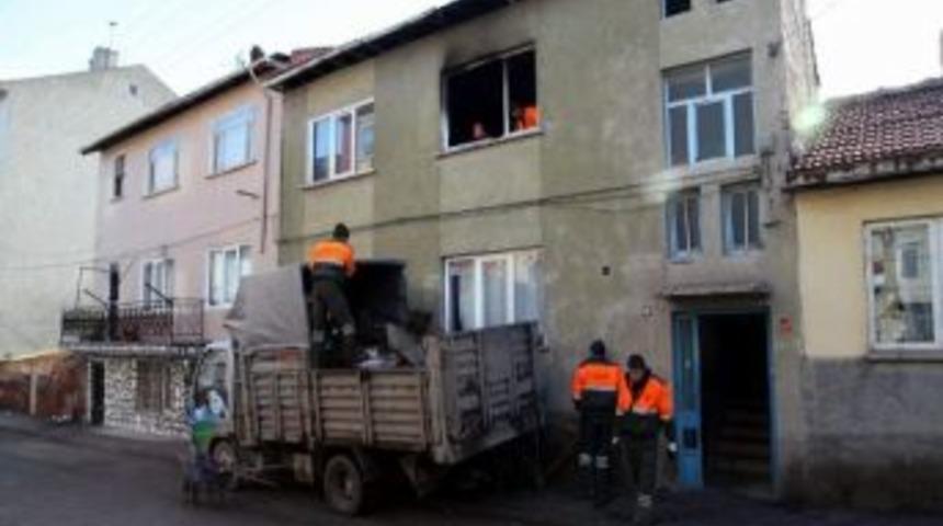 Odunpazarı Belediyesi Evi Yanan Aileye Sahip &Ccedil;ıktı