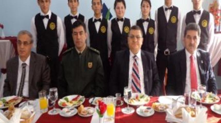 Kaymakam &Ouml;zarslan Lise &Ouml;ğrencileriyle Buluştu