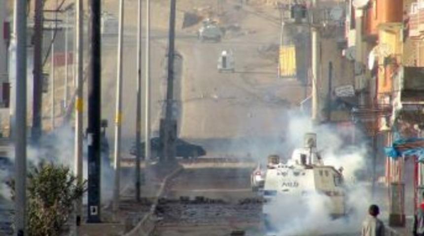 Cizre&rsquo;de Izinsiz G&ouml;steriye Polis M&uuml;dahale Etti