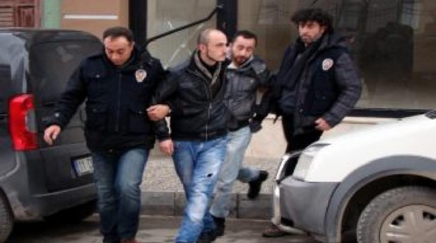 Ev Kurşunladıkları İddia Edilen 2 Ş&uuml;pheli Yakalandı
