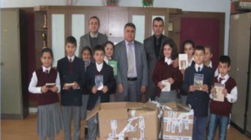 Dinarlı &Ouml;ğrencilerden Kitap Ve Mavi Kapak Kampanyası