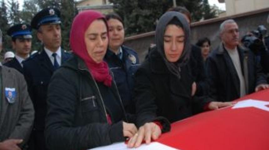 Şehit Polis Memurunun Cenazesi Baba Ocağında