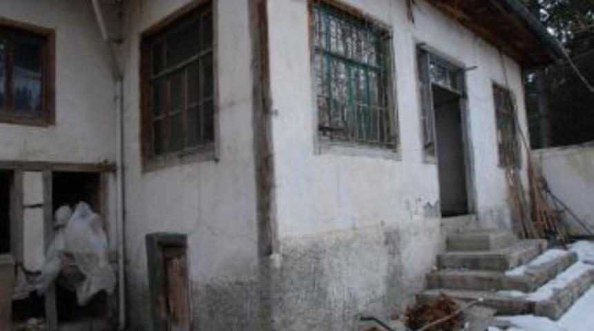 Mezarlığa Modern Lojman