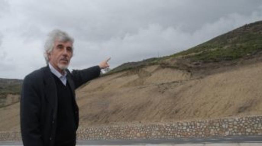 &Ccedil;anakkale-izmir Karayolunda Heyelan