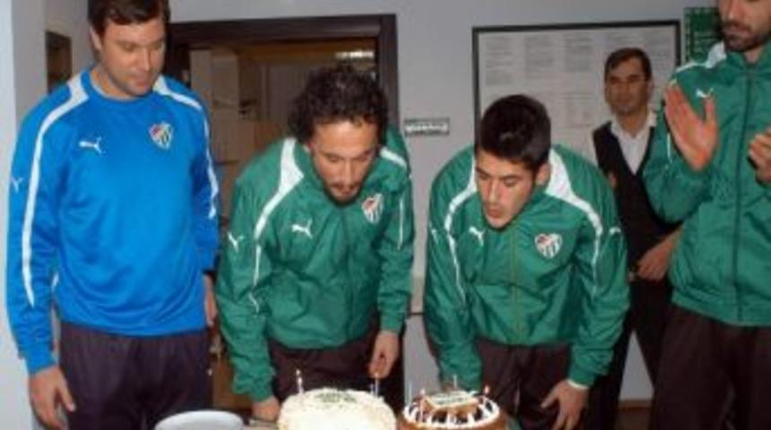 Tuncay Ve Sercan&rsquo;a S&uuml;rpriz Doğum G&uuml;n&uuml; Kutlaması