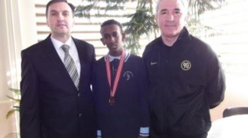 Somalili &Ouml;ğrenci G&uuml;reşte Manisa İkincisi Oldu