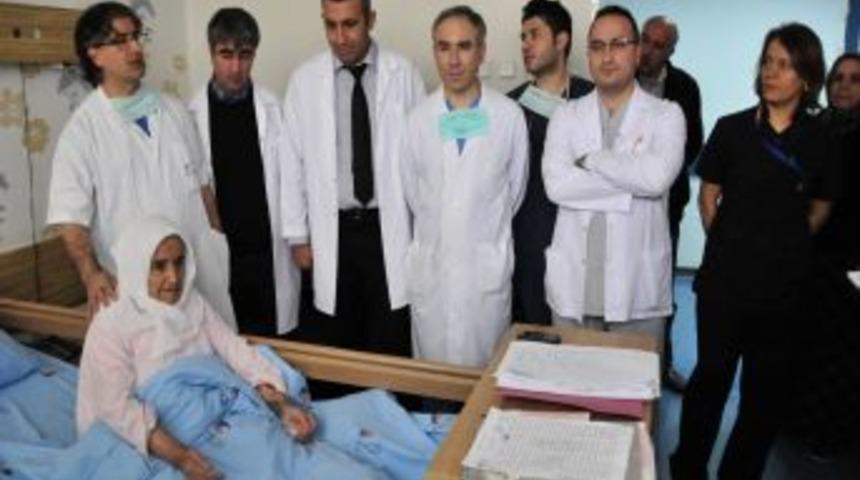 Tek Ameliyatla Hem Tıkanan Damar A&ccedil;ıldı Hem Stent Takıldı