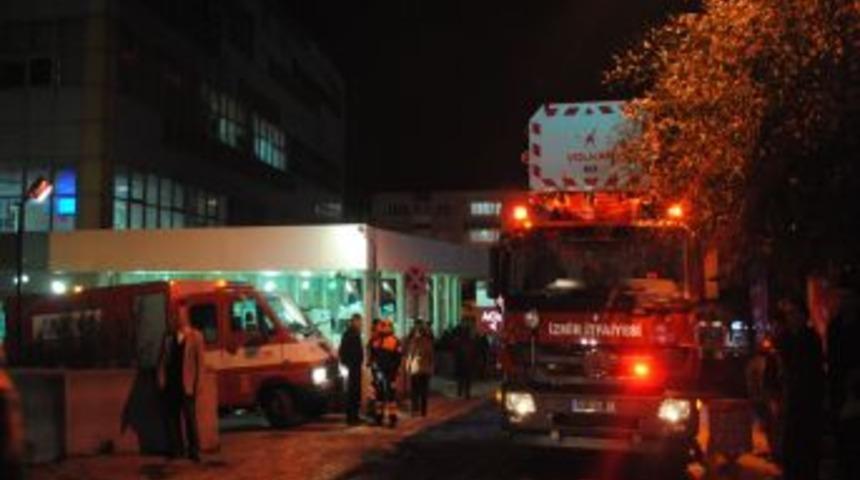 İzmir'de Hastane Deposunda Yangın Paniği