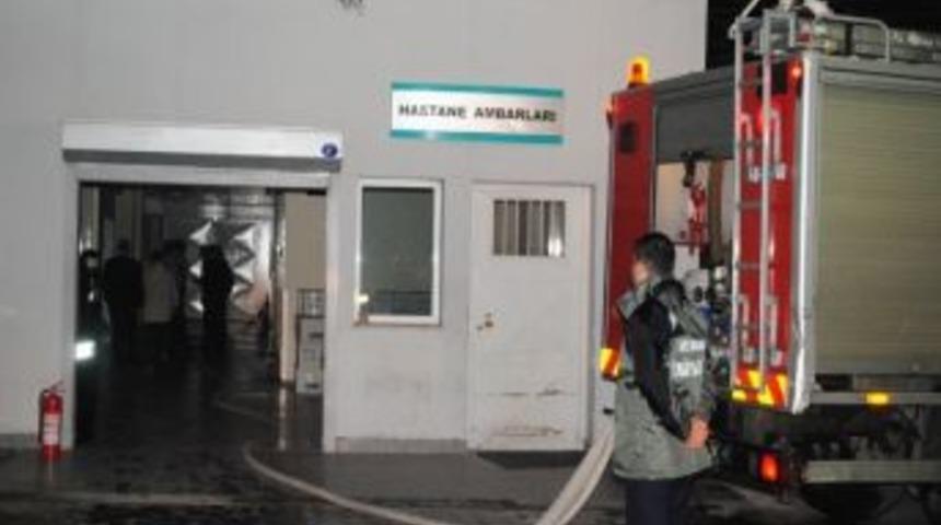 İzmir&rsquo;de Hastane Yangını