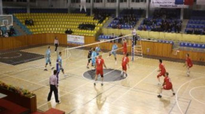 Kırıkkale'de Kurumlar Arası Voleybol Turnuvaları Sona Erdi
