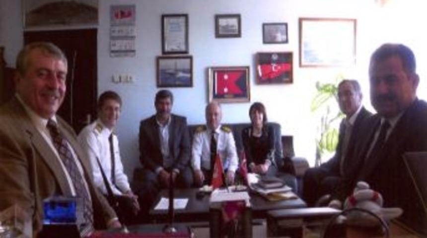 Balık&ccedil;ılardan Sahil G&uuml;venlik Akdeniz B&ouml;lge Komutanına Ziyaret