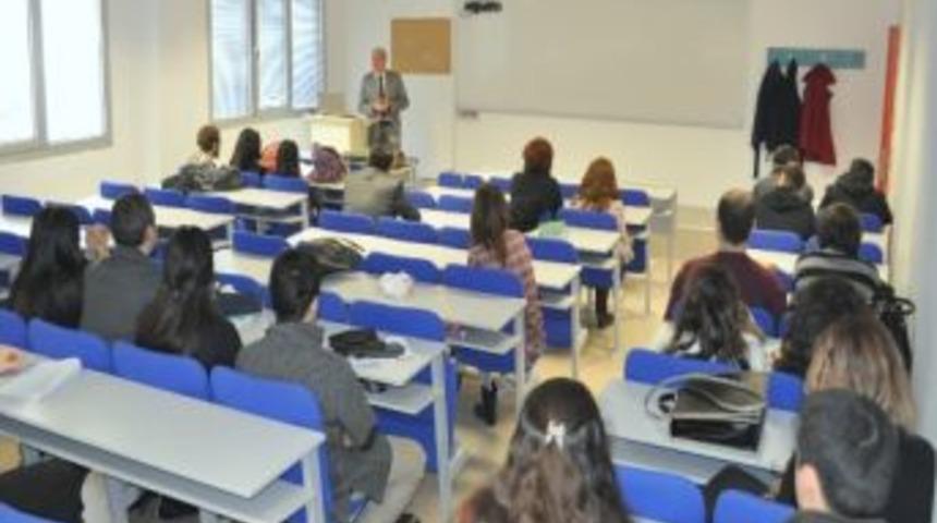 İz&uuml; Tıp Fak&uuml;ltesi &Ouml;ğrencilerine, Nasıl Bir Hekim Olmaları Gerektiği Anlatıldı