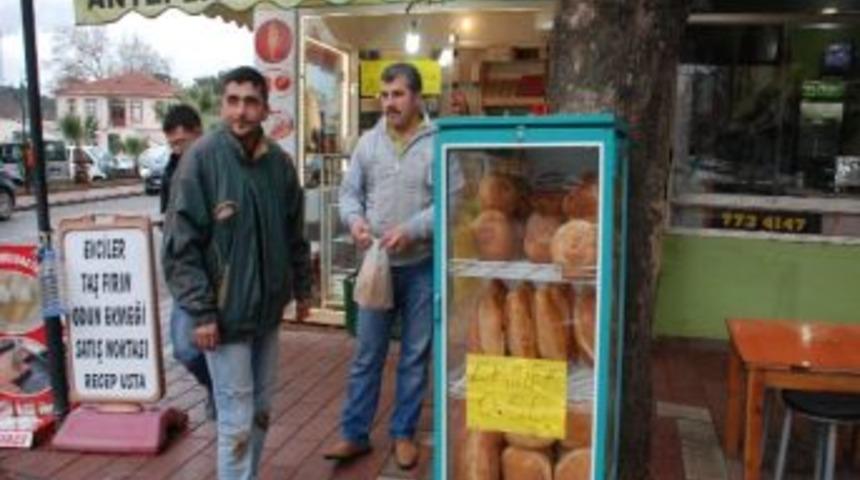 Bayrami&ccedil;'te Ekmek Ucuzladı