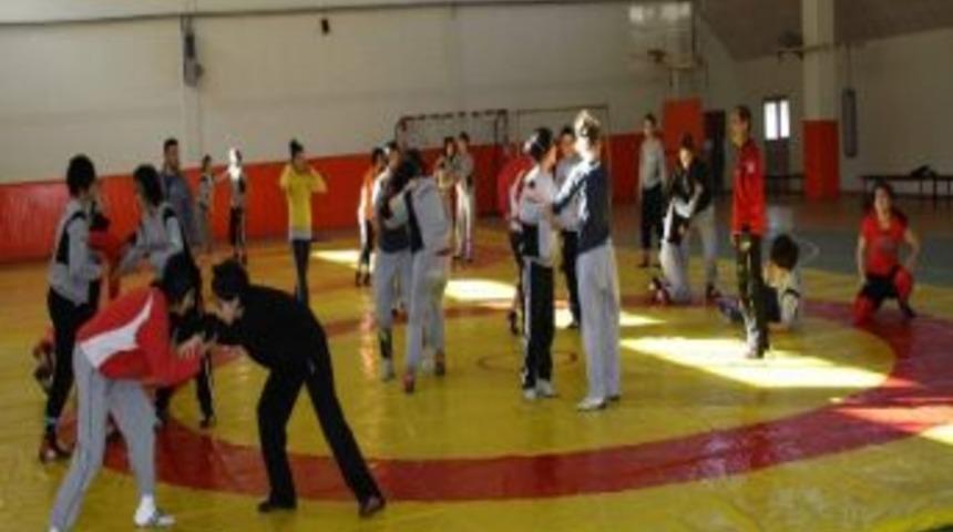 Bayan G&uuml;reş Milli Takımı, Demirkazık&rsquo;da Kampa Girdi