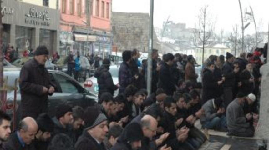 Bakan Akdağ, Erzurum&rsquo;da Binbir Hatim Duasına Katıldı