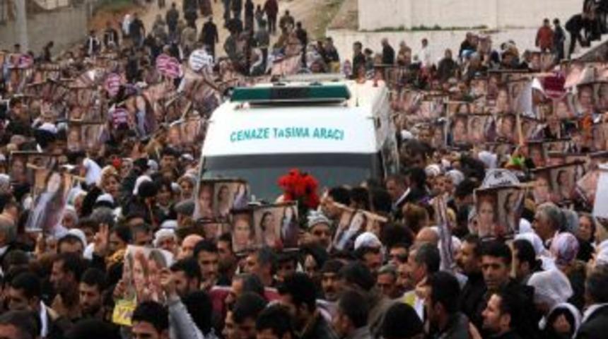 Fransa'da &Ouml;ld&uuml;r&uuml;len PKK'lı Kadının Cenaze Namazı Kılındı