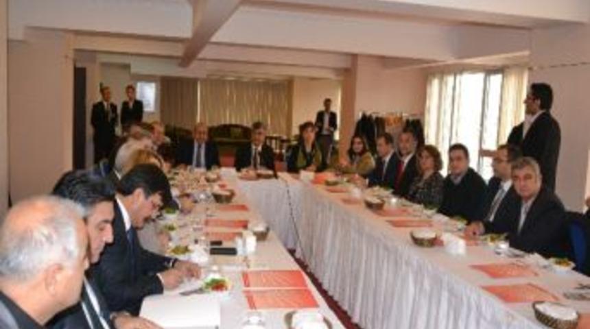 Chp Fikir Sofrası Buluşmaları S&uuml;r&uuml;yor