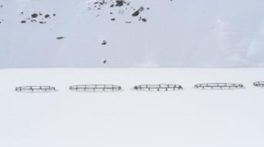 Erzincan&rsquo;da Baraj G&ouml;l&uuml; Dondu