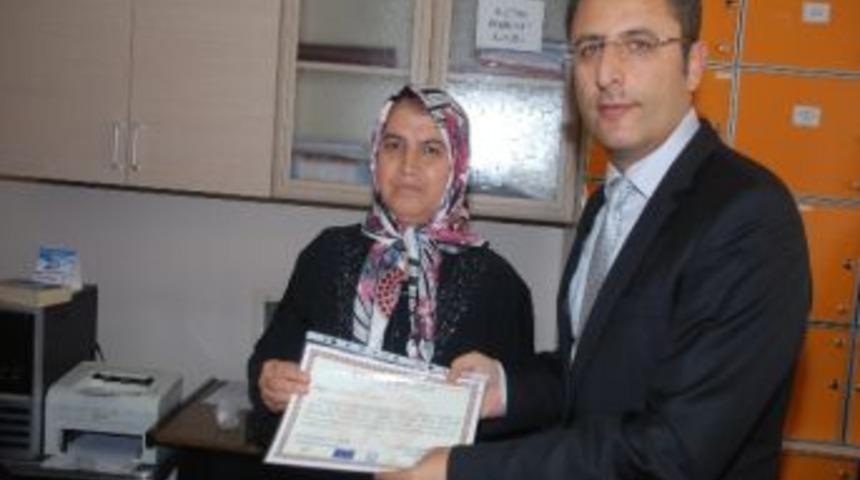 Aile Eğitimi Alan Velilere Sertifika