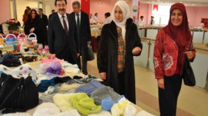 Hayırsever Melek İpek, G&ouml;lbaşı Belediyesi'nin Paylaşım Noktası'nı Ziyaret Etti