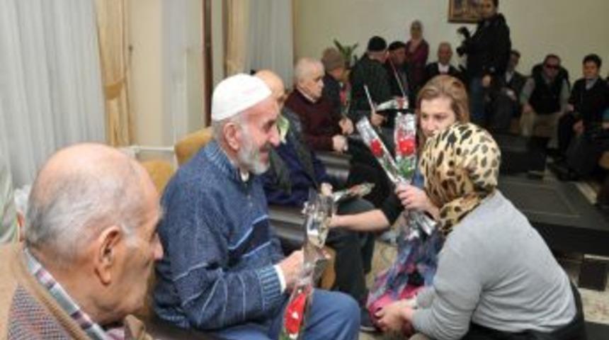 G&ouml;rme Engelli M&uuml;zik Grubu Huzurevi Sakinlerini Mutlu Etti