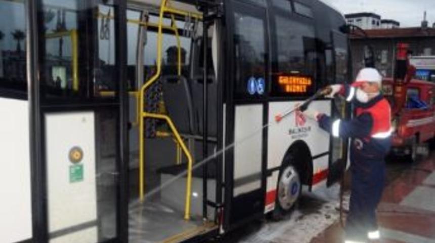 Balıkesir'de Otob&uuml;sler Temizlendi