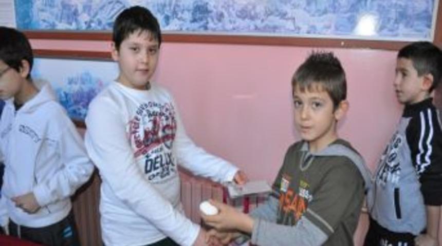 &Ouml;ğrencilerden "takas" Alışverişi