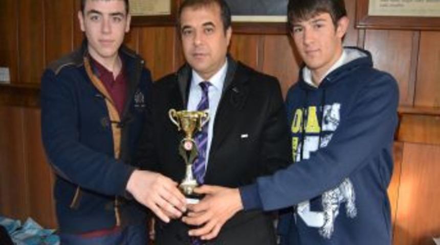 Kozan Lisesi'nin Boks Ve G&uuml;reş Başarısı