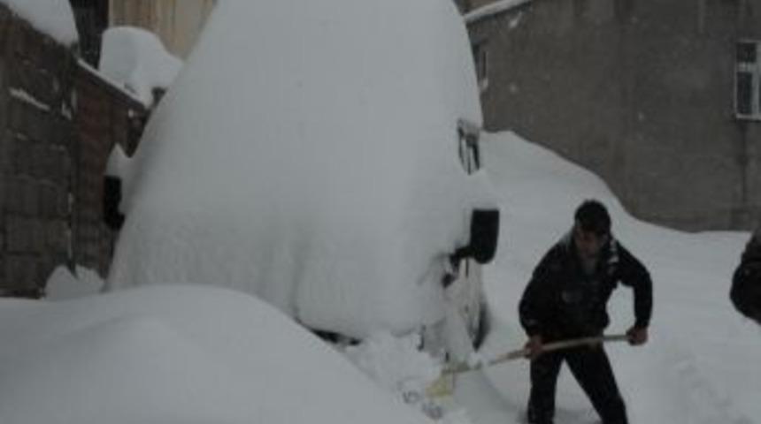 Başkale Belediyesi Kar Temizleme &Ccedil;alışmalarının Bitirdi