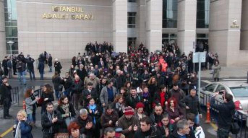 Avukatlardan, 'meslektaşlarımızı Bırakın' Eylemi