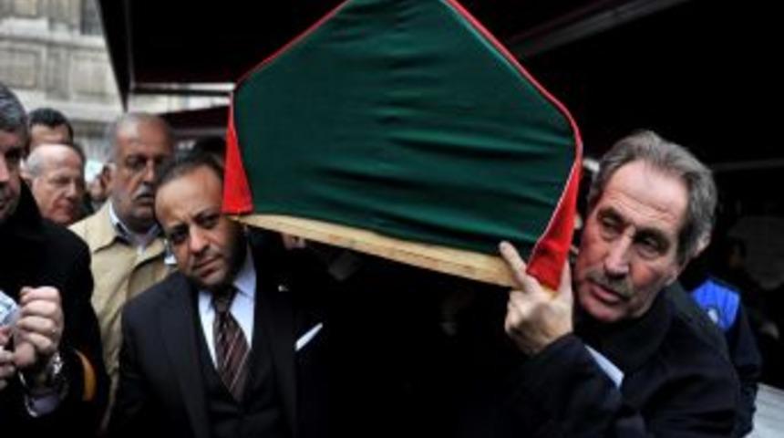 &Uuml;nl&uuml; Ressam Doğan&ccedil;ay Son Yolcuğuna Uğurlandı