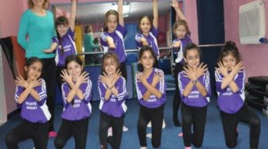 Dans&ccedil;ı Minikler Hem Eğleniyor, Hem &Ouml;ğreniyorlar