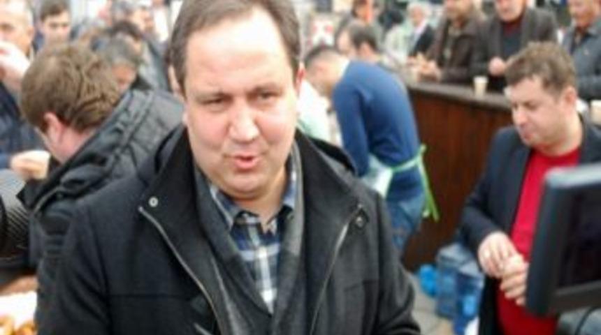 Giresun Belediyesi'nden Cuma Namazı Sonrası Vatandaşlara Simit, &Ccedil;ay, Sahlep Ve Kahve İkramı