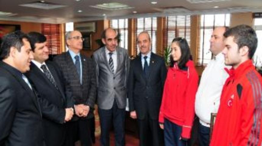 Atıcılıkta T&uuml;rkiye Rekoru G&uuml;m&uuml;şhaneli Sporcuların