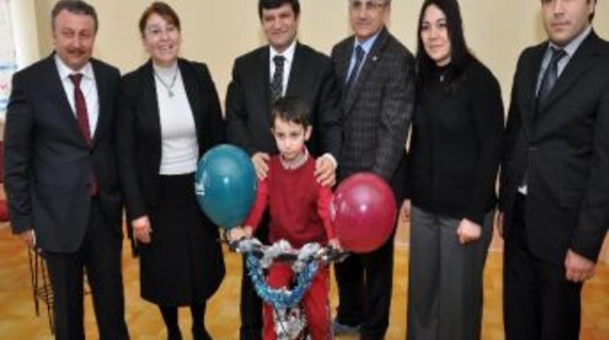 G&uuml;m&uuml;şhane&rsquo;de Minik &Ouml;ğrenciler 10 Bin 597 Adet Pil Topladı