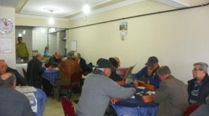 Emekli &Ouml;ğretmenler İsyanda; Kahvelere Mahk&ucirc;m Edildik!