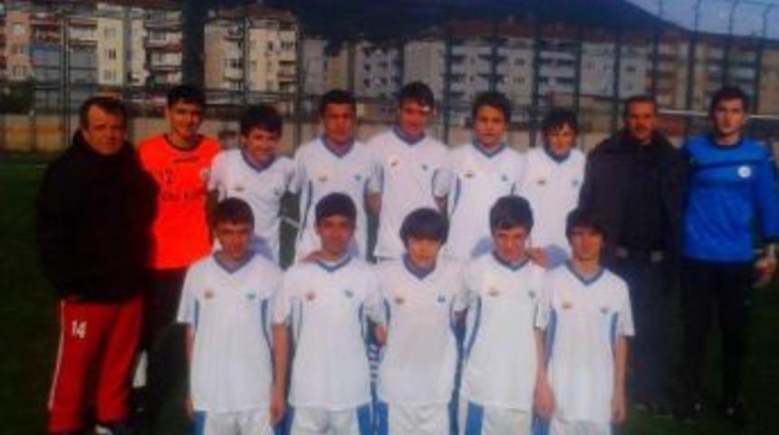 Gemlik Belediye Spor U 15&rsquo;ten Altın Saban&rsquo;a yarım d&uuml;zine gol 6-0