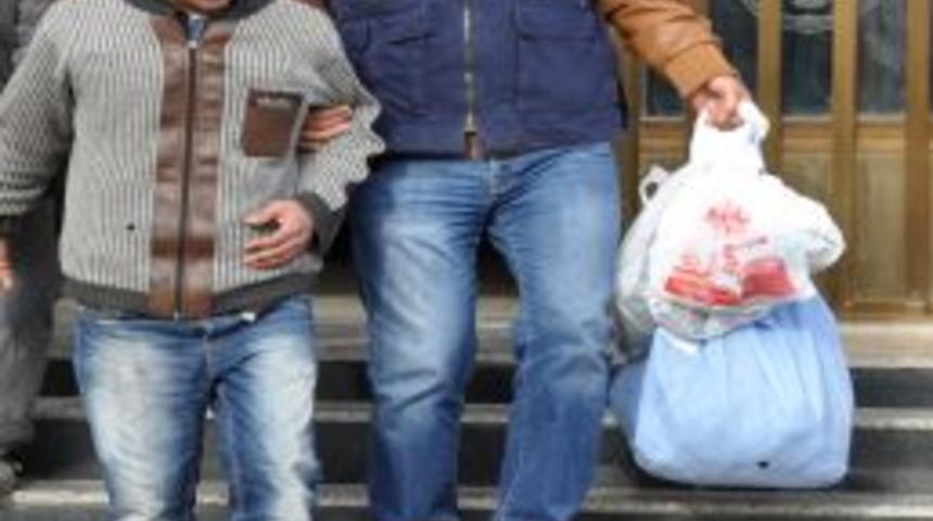 Hırsız, Elinde Odun Kesme Motoruyla Ka&ccedil;arken Yakalandı