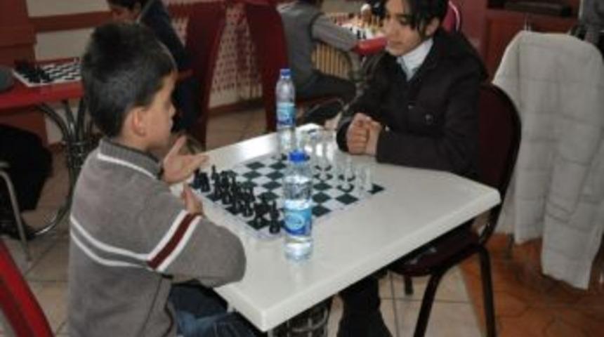 Okullar Arası Satran&ccedil; Turnuvası Sona Erdi