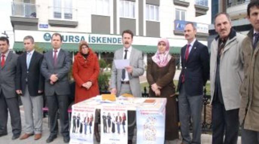 Eğitim Bir Sen, T&uuml;rkiş&rsquo;te Baş&ouml;rt&uuml;s&uuml; Serbestliği I&ccedil;in Stant A&ccedil;tı