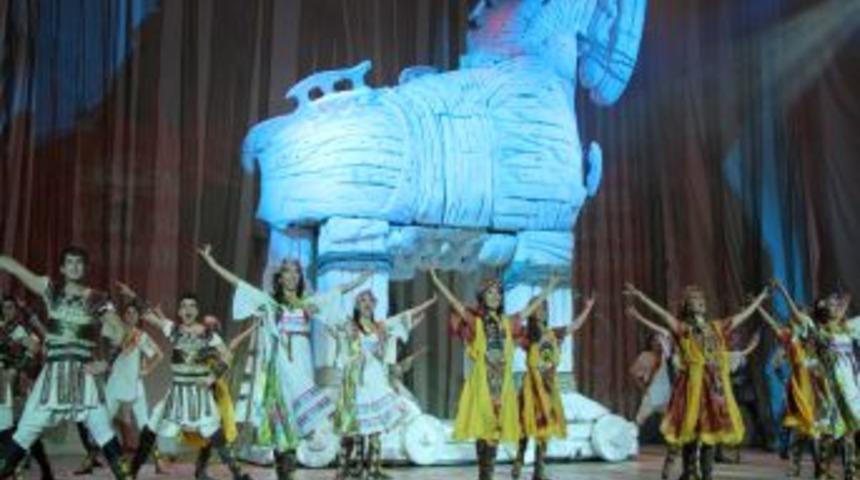 Başakşehir Belediyesi'nden Troya M&uuml;zikali