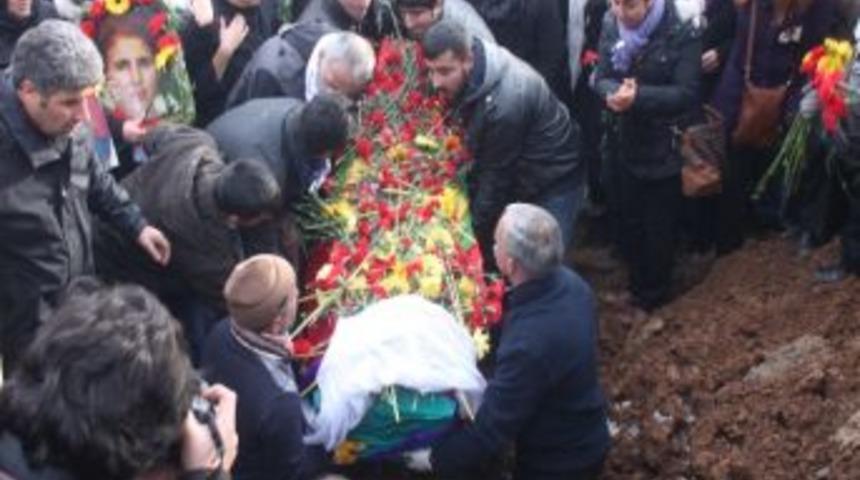 Pkk&rsquo;lı Sakine Cansız Tunceli&rsquo;de Toprağa Verildi