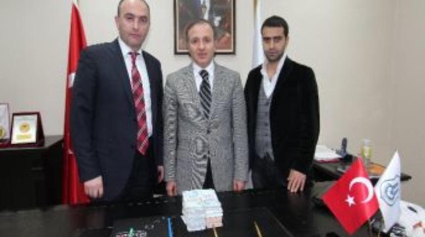 Başkan K&uuml;&ccedil;&uuml;kler&rsquo;den Erzurum B&uuml;y&uuml;kşehir Belediyespor&rsquo;a 100 Bin Lira&hellip;