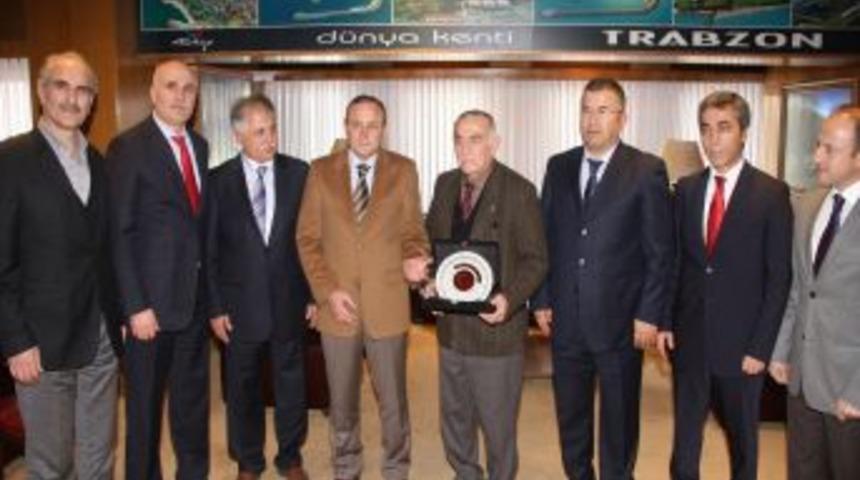 Efsane G&uuml;reş&ccedil;i Yaşar Doğu Trabzon&rsquo;da Anıldı