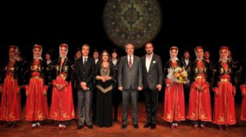 Halk Dansları Topluluğu&rsquo;ndan Muhteşem G&ouml;steri