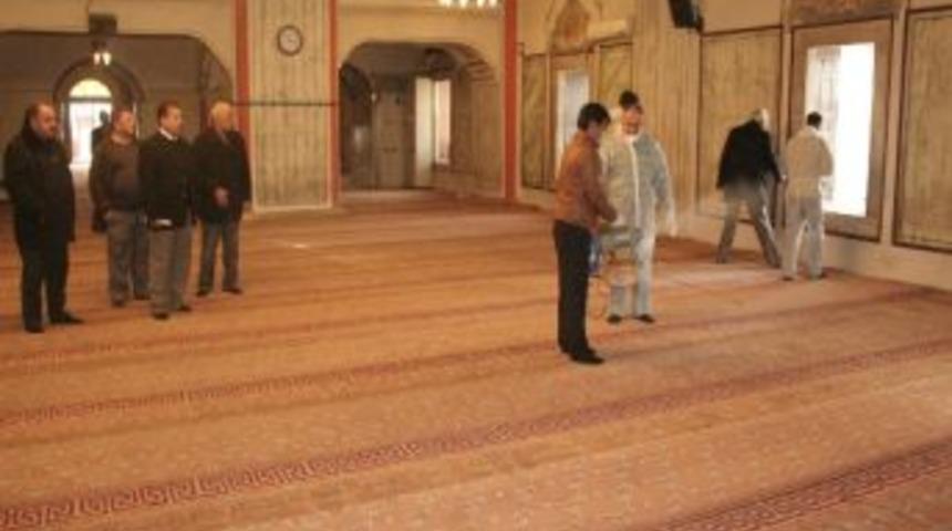 Yozgat&rsquo;ta Camiler Grip Vir&uuml;s&uuml;ne Karşı Dezenfekte Ediliyor