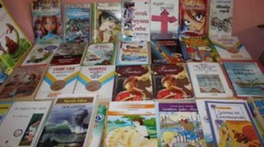 Kumbarada toplanan 700  adet kitap &ouml;ğrencilere ulaştırıldı