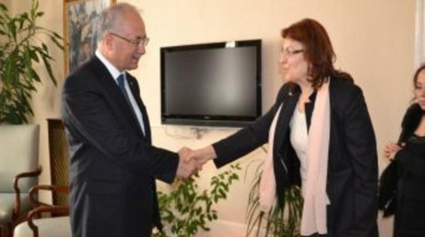 Kimsesizlere Yardım Vakfı Y&ouml;netimi Vali Daş&ouml;z&rsquo;&uuml; Ziyaret Etti